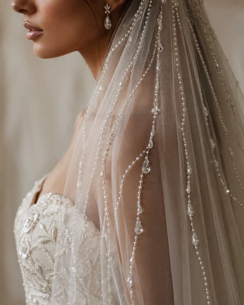 Pearl-Draped Veil for an Elegant Ceremony Entrance
