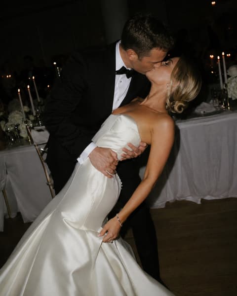 First Dance Kiss Photo Inspo