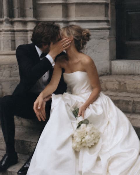 Film Photo Wedding Kiss Inspo