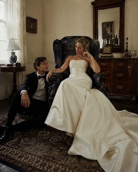Vintage Sitting Room Portrait Inspo