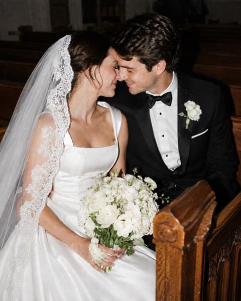 Church Pew Bridal Portrait Inspo
