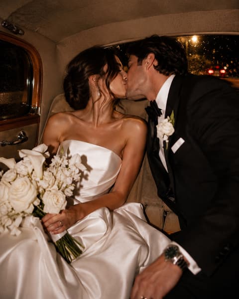 Vintage Car Kiss Photo Inspo